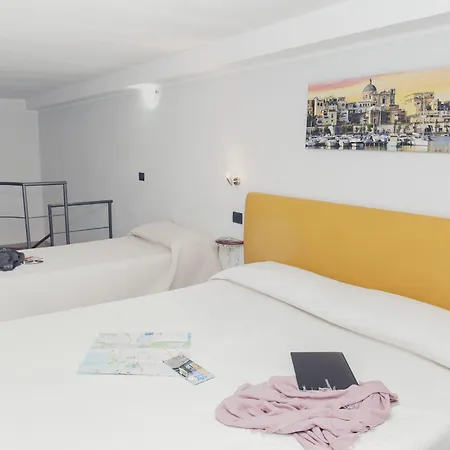 Palazzo Carafa Della Spina And 那不勒斯