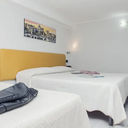 Palazzo Carafa Della Spina And 那不勒斯